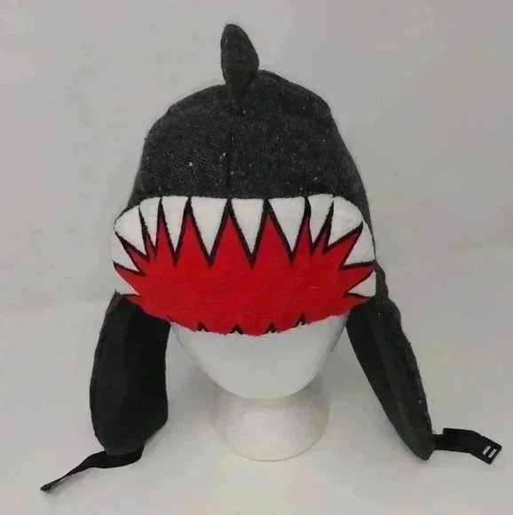 Winter shark hat - Picture 1 of 5